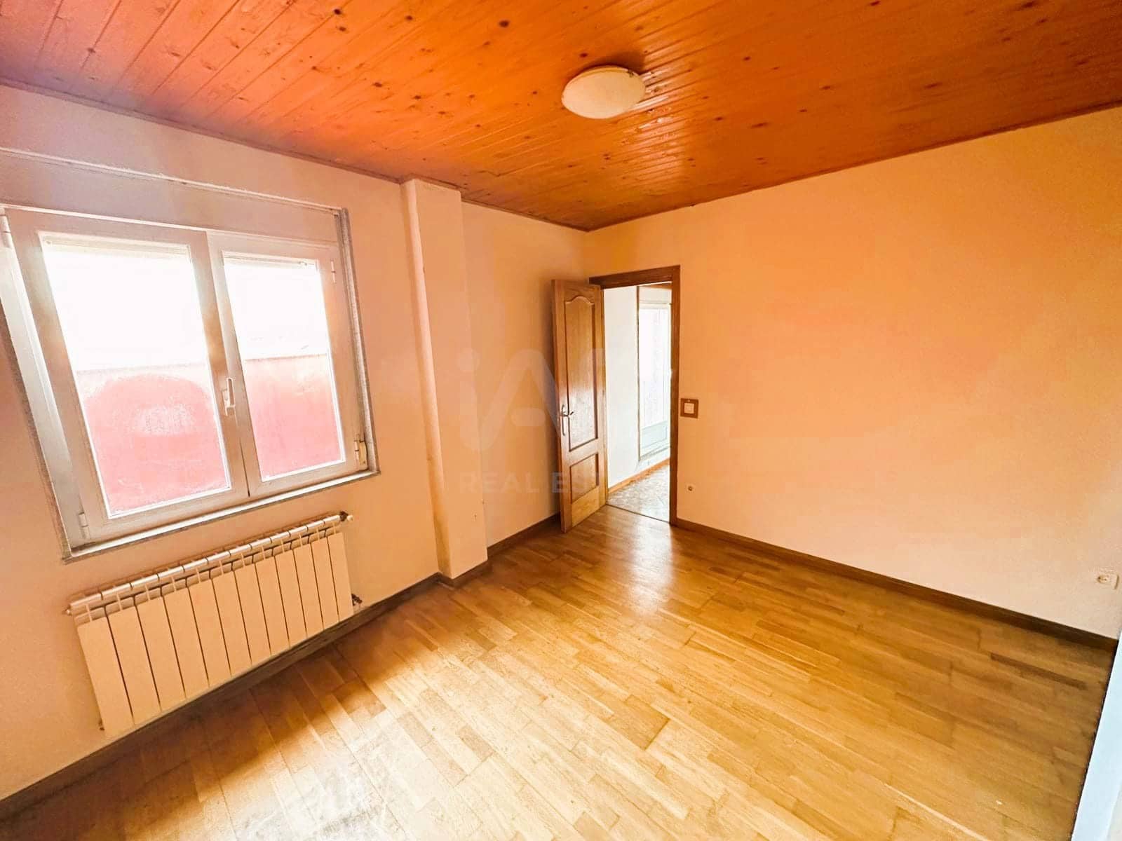 4 soveværelse Finca/Landehus til salg i Leon by med garage - € 199.000 (Ref: 9991474)