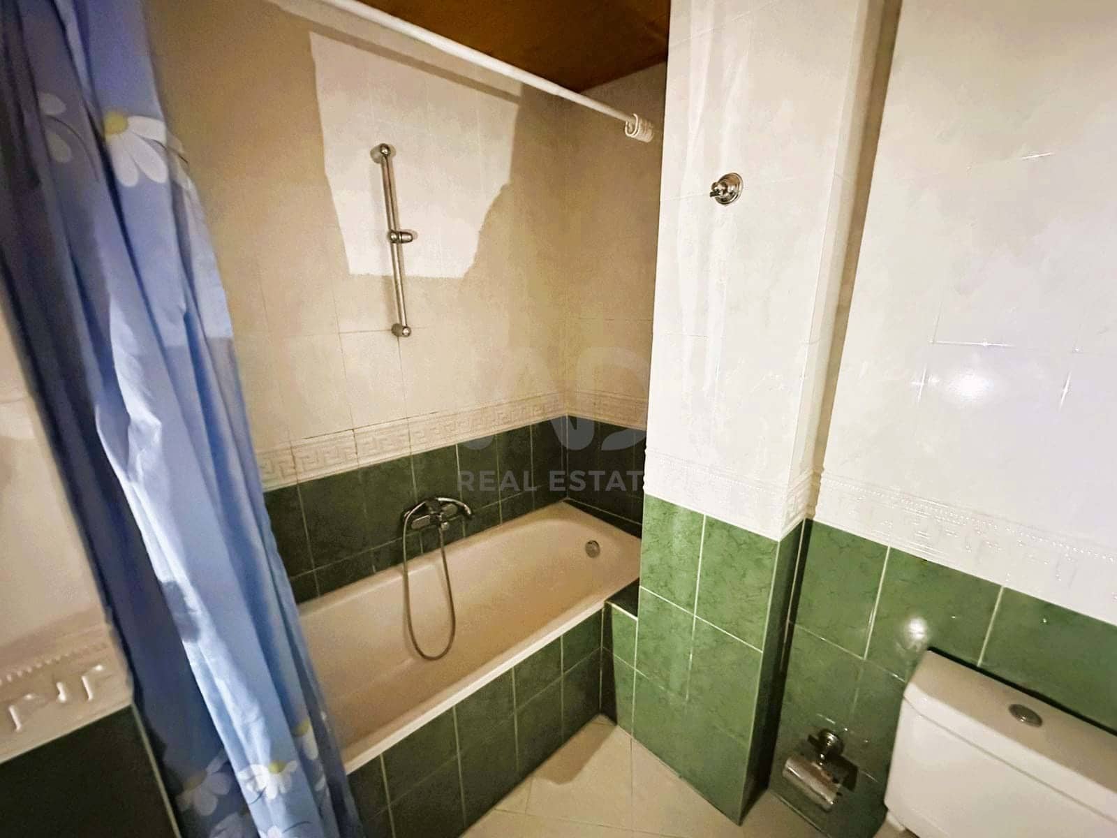 4 soveværelse Finca/Landehus til salg i Leon by med garage - € 199.000 (Ref: 9991474)