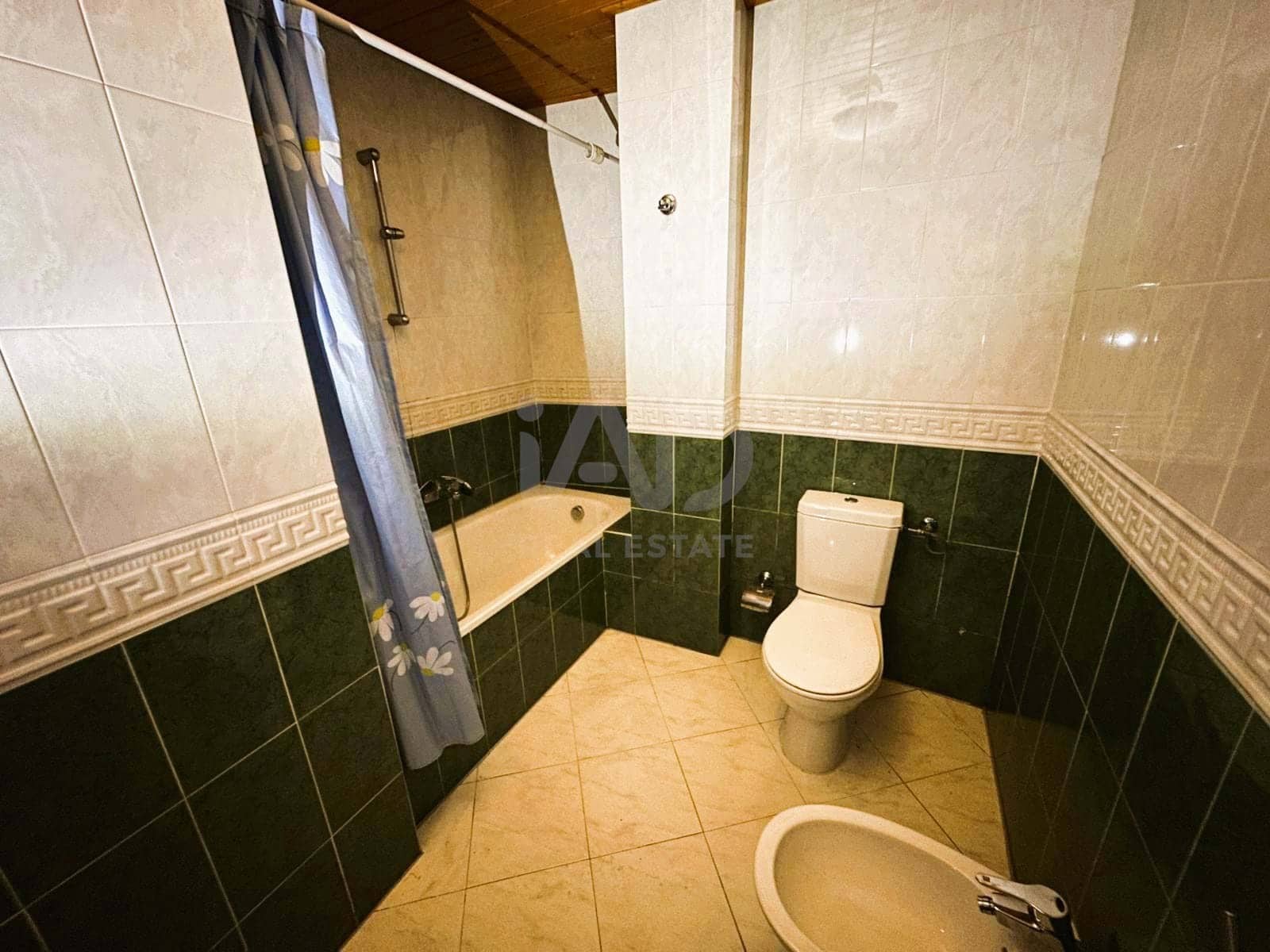 4 soveværelse Finca/Landehus til salg i Leon by med garage - € 199.000 (Ref: 9991474)