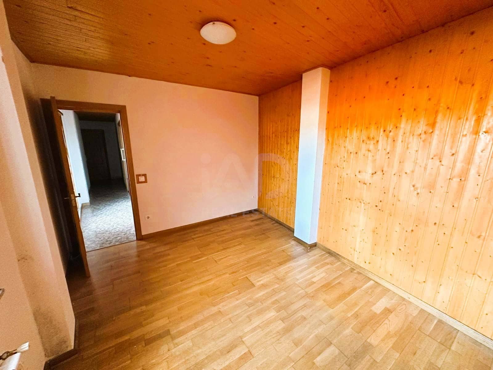 4 soveværelse Finca/Landehus til salg i Leon by med garage - € 199.000 (Ref: 9991474)