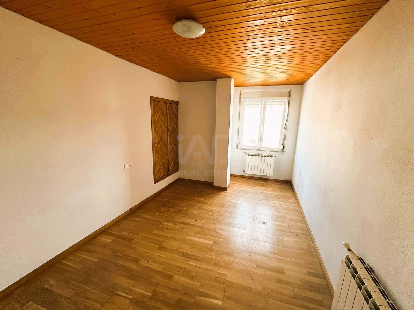 4 soveværelse Finca/Landehus til salg i Leon by med garage - € 199.000 (Ref: 9991474)