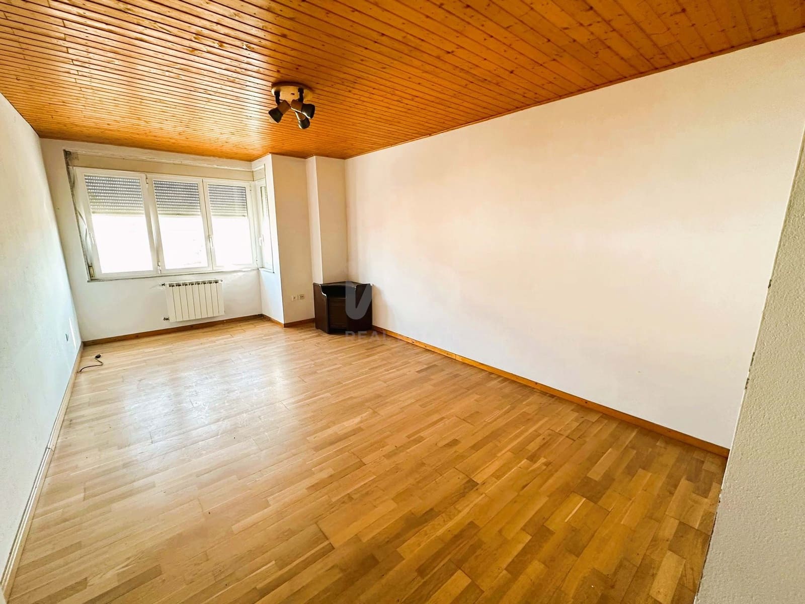 4 soveværelse Finca/Landehus til salg i Leon by med garage - € 199.000 (Ref: 9991474)