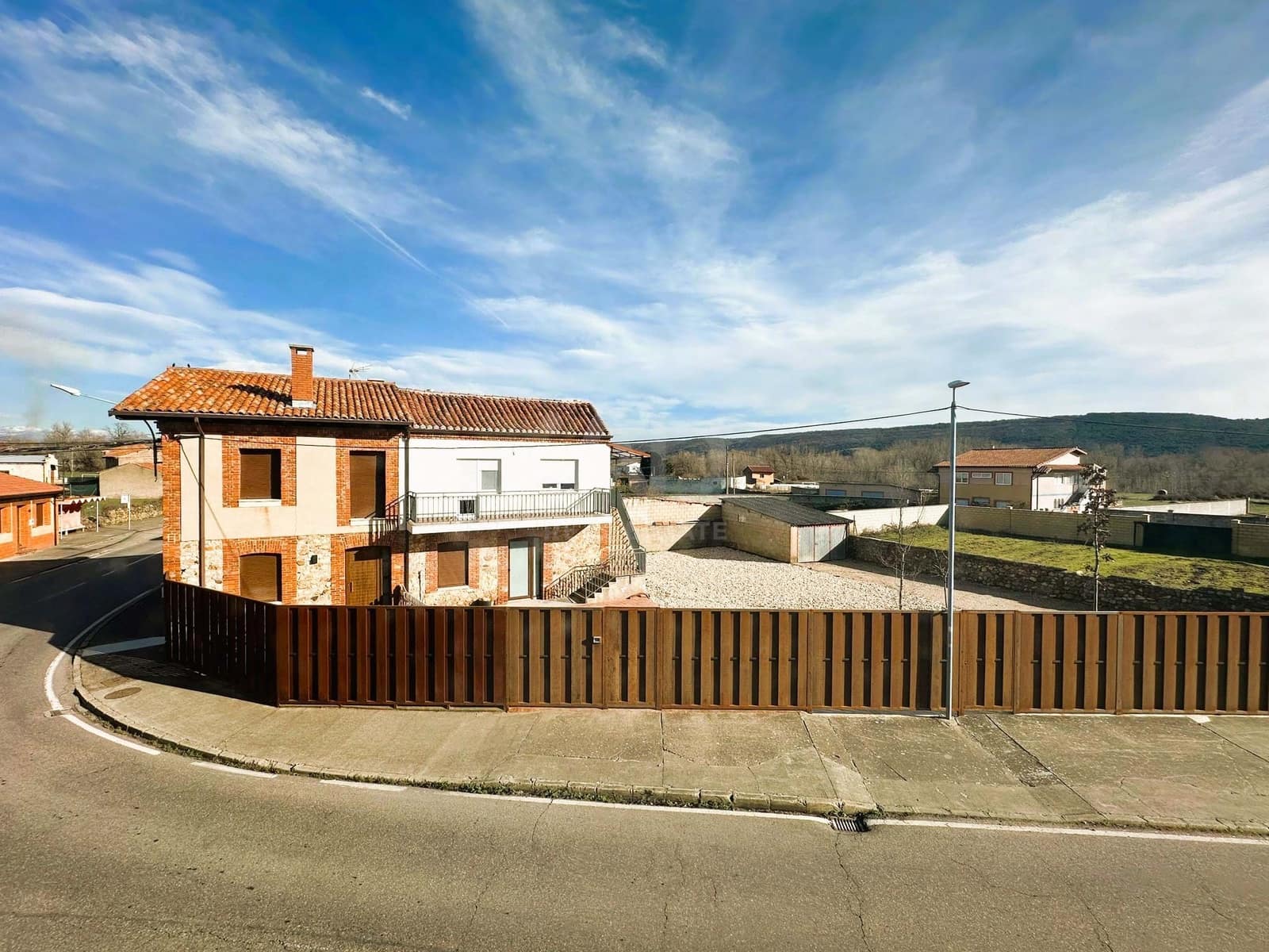 4 soveværelse Finca/Landehus til salg i Leon by med garage - € 199.000 (Ref: 9991474)