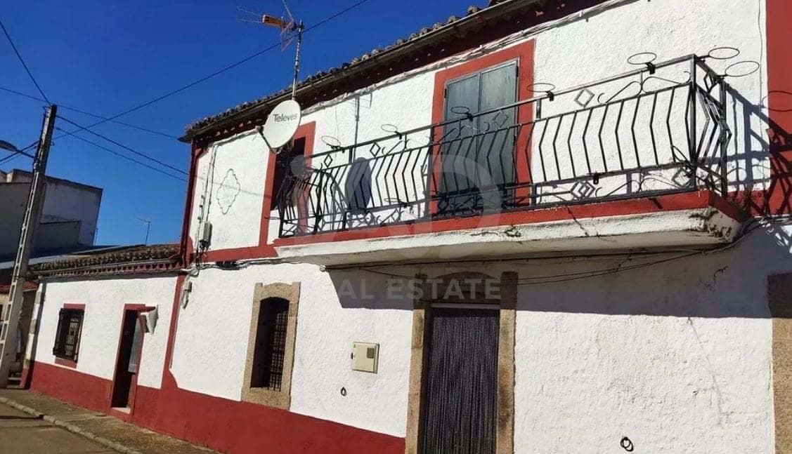 8 slaapkamer Huis te koop in Salamanca stad - € 135.000 (Ref: 9991476)