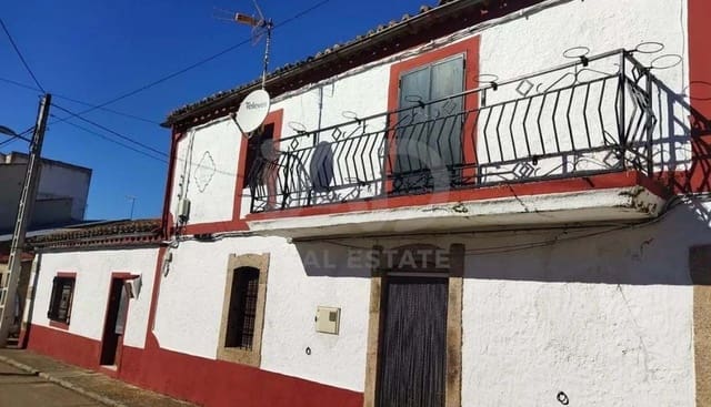 8 bedroom Townhouse for sale in Salamanca city - € 135,000 (Ref: 9991476)