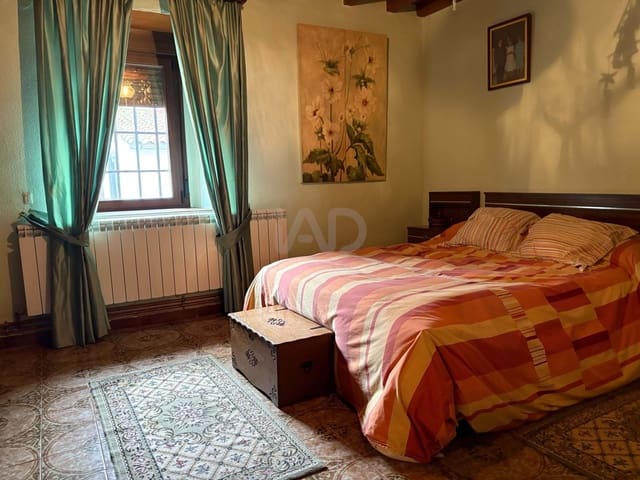 8 bedroom Townhouse for sale in Salamanca city - € 135,000 (Ref: 9991476)