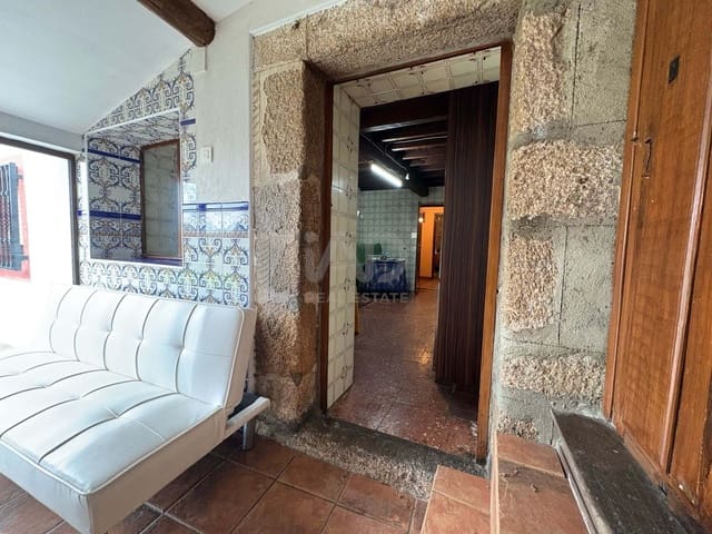 8 bedroom Townhouse for sale in Salamanca city - € 135,000 (Ref: 9991476)
