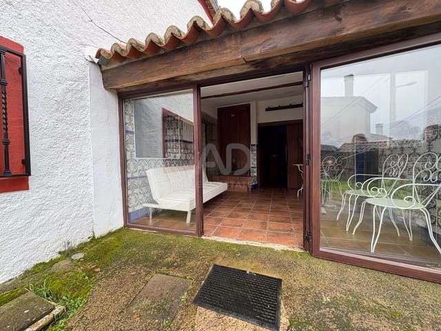 8 bedroom Townhouse for sale in Salamanca city - € 135,000 (Ref: 9991476)