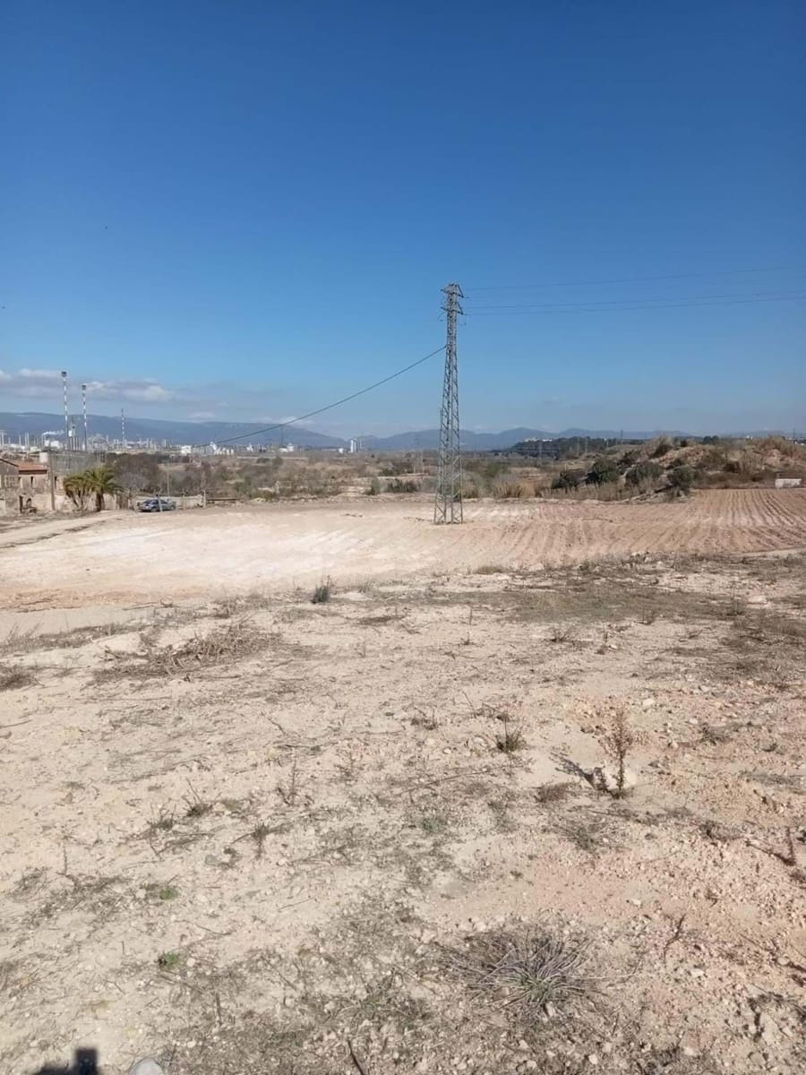Maalaistalo myytävänä paikassa Tarragona kaupunki - 525 000 € (Ref: 9991479)