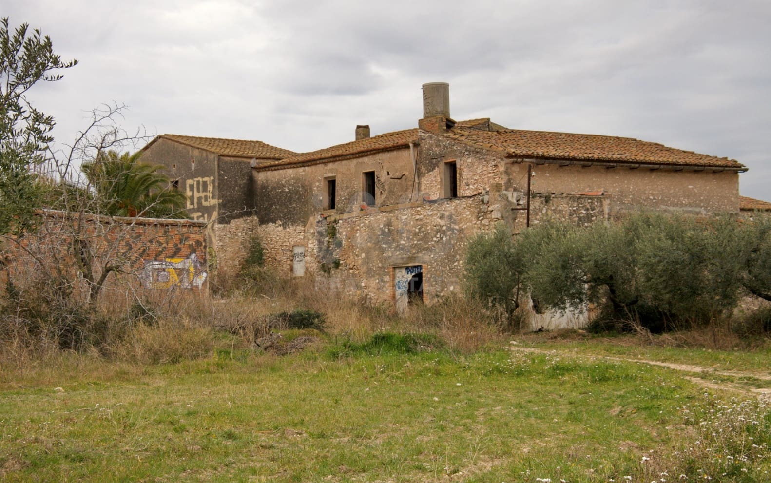 Maalaistalo myytävänä paikassa Tarragona kaupunki - 525 000 € (Ref: 9991479)