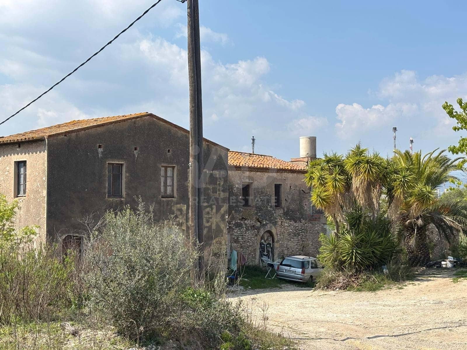 Maalaistalo myytävänä paikassa Tarragona kaupunki - 525 000 € (Ref: 9991479)