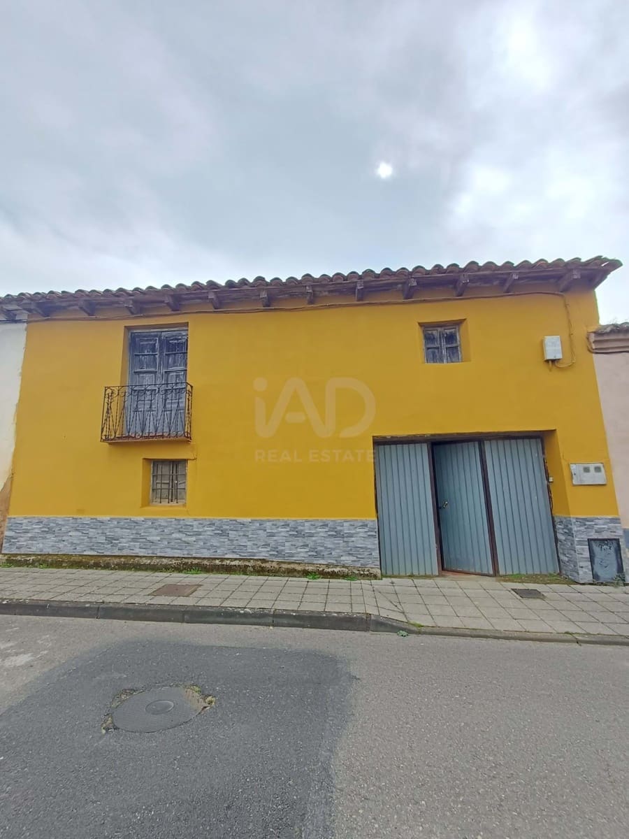 3 sypialnia Dom na sprzedaż w Miasto Leon z garażem - 55 000 € (Ref: 9991490)
