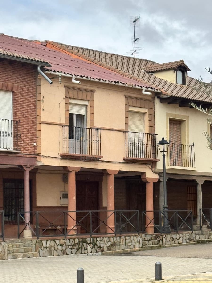 5 quarto Casa em Banda para venda em Leao cidade com garagem - 69 000 € (Ref: 9991493)