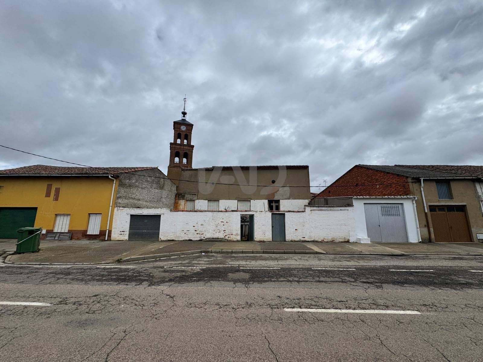 5 quarto Casa em Banda para venda em Leao cidade com garagem - 69 000 € (Ref: 9991493)