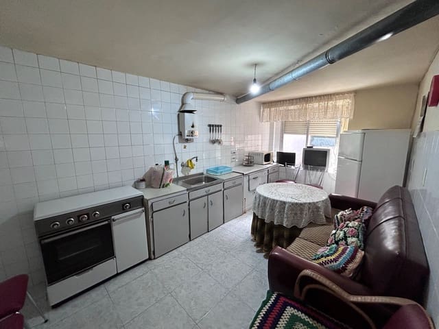5 soveværelse Byhus til salg i León by med garage - € 69.000 (Ref: 9991493)