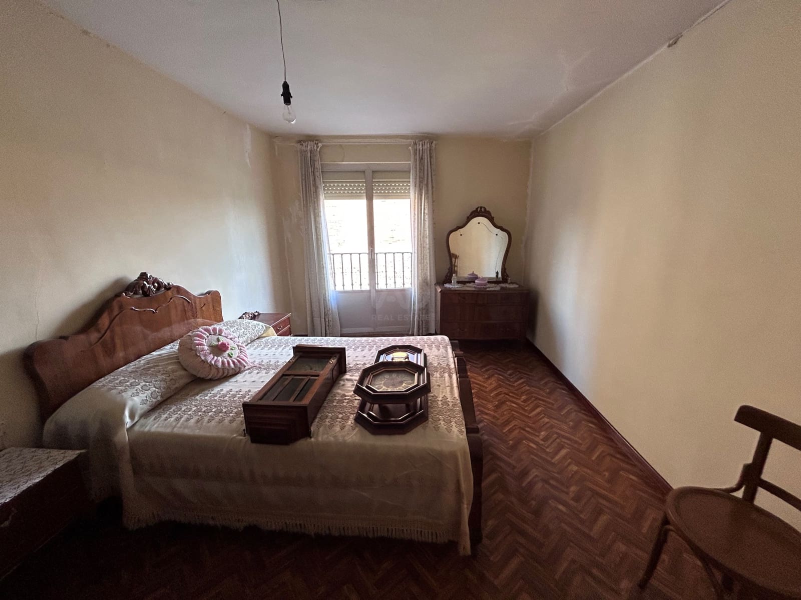 5 quarto Casa em Banda para venda em Leao cidade com garagem - 69 000 € (Ref: 9991493)