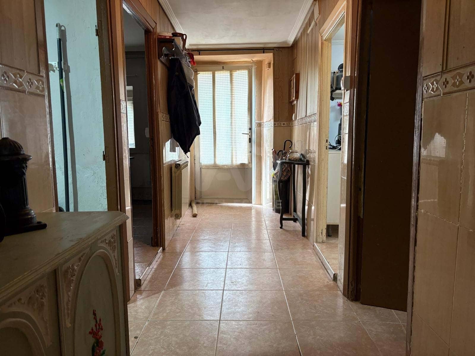 4 soveværelse Finca/Landehus til salg i Leon by med garage - € 68.000 (Ref: 9991494)