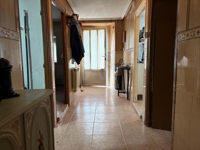 4 soverom Finca/Herregård til salgs i Leon by med garasje - € 68 000 (Ref: 9991494)