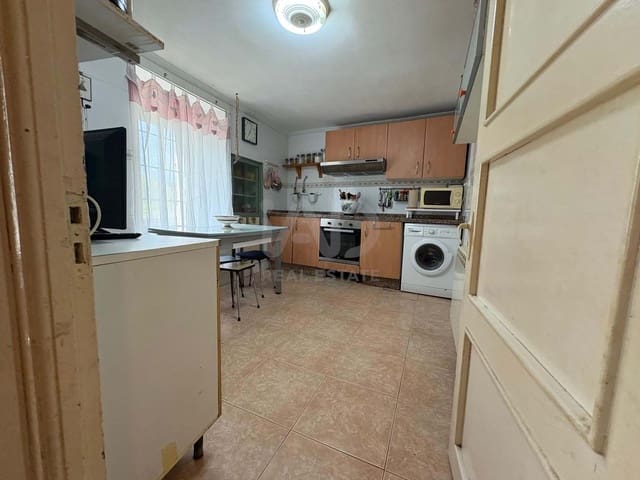 4 soverom Finca/Herregård til salgs i Leon by med garasje - € 68 000 (Ref: 9991494)
