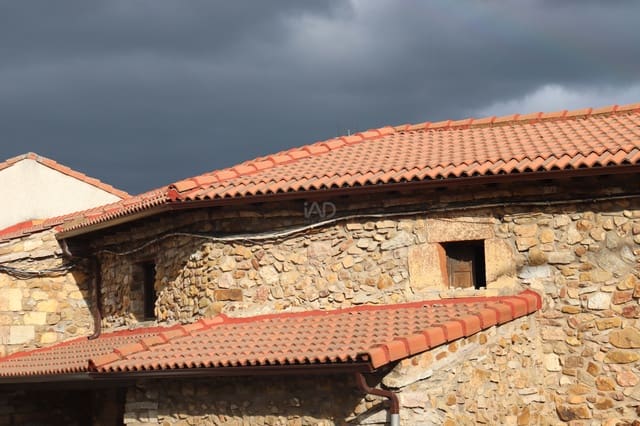 4 soverom Finca/Herregård til salgs i Leon by med garasje - € 68 000 (Ref: 9991494)
