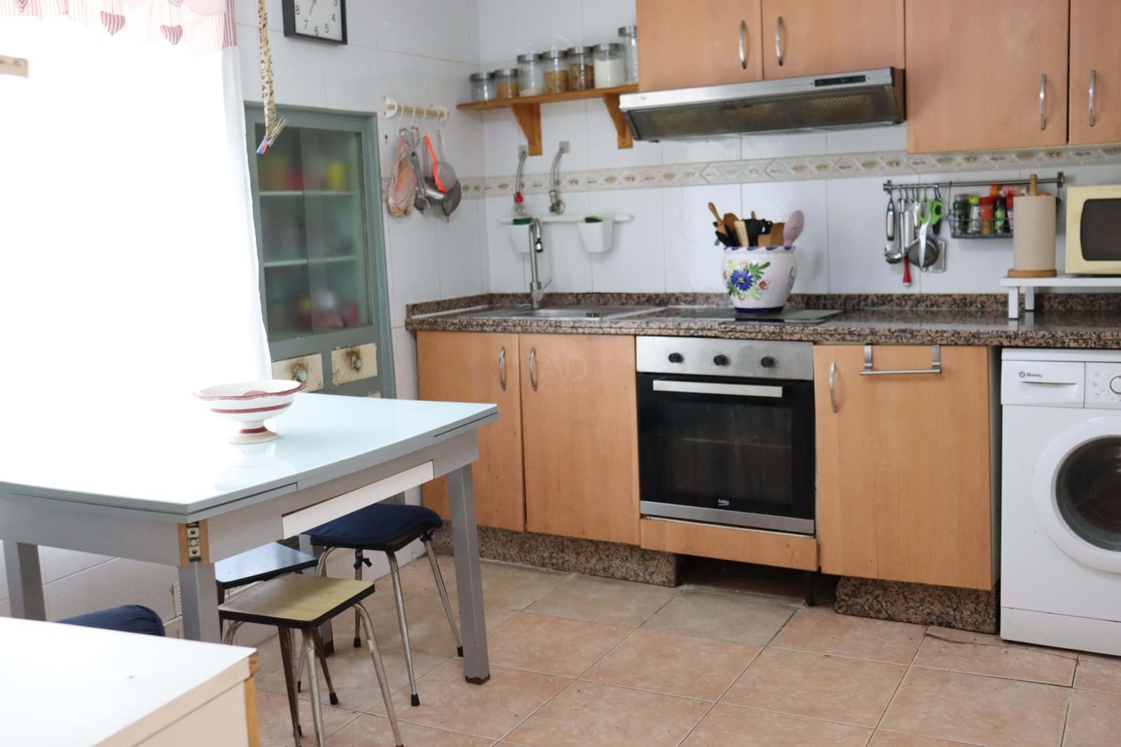 4 soveværelse Finca/Landehus til salg i Leon by med garage - € 68.000 (Ref: 9991494)