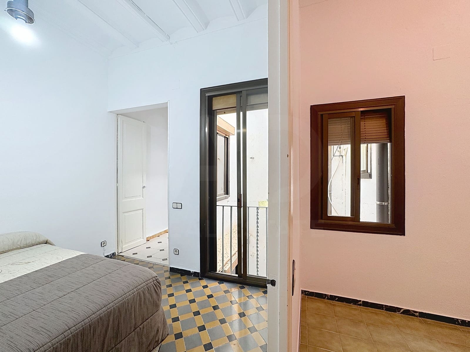 3 soveværelse Lejlighed til salg i Barcelona by - € 250.000 (Ref: 9993580)