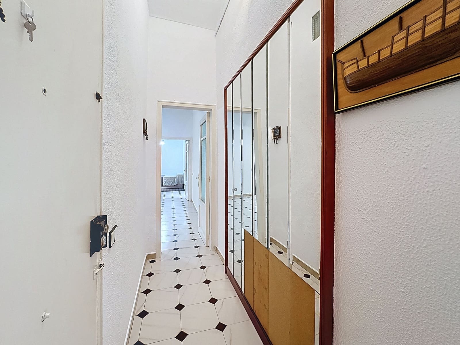 3 soveværelse Lejlighed til salg i Barcelona by - € 250.000 (Ref: 9993580)