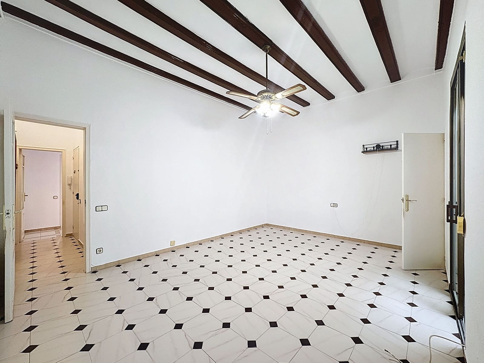 3 soveværelse Lejlighed til salg i Barcelona by - € 250.000 (Ref: 9993580)