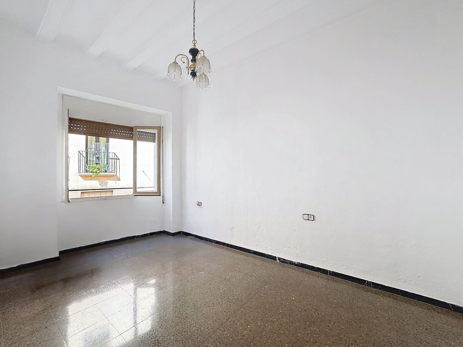 3 soveværelse Lejlighed til salg i Barcelona by - € 250.000 (Ref: 9993580)