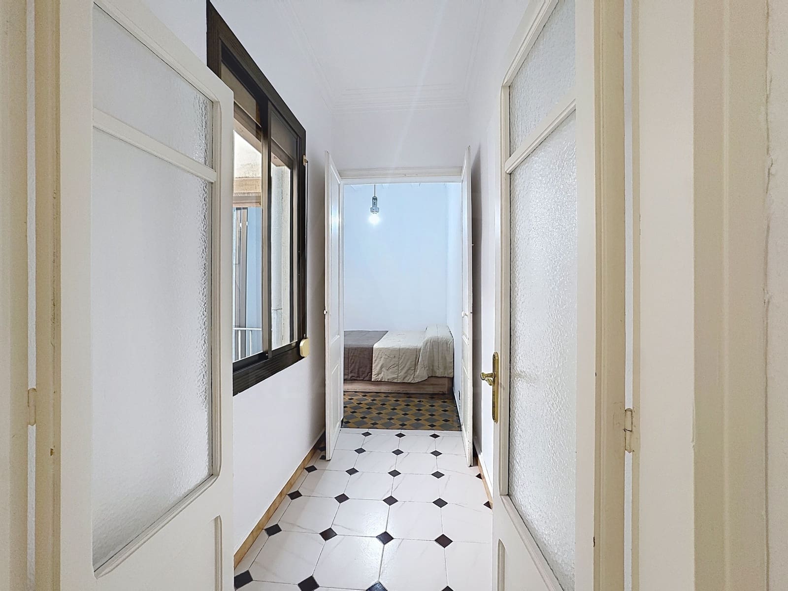 3 soveværelse Lejlighed til salg i Barcelona by - € 250.000 (Ref: 9993580)