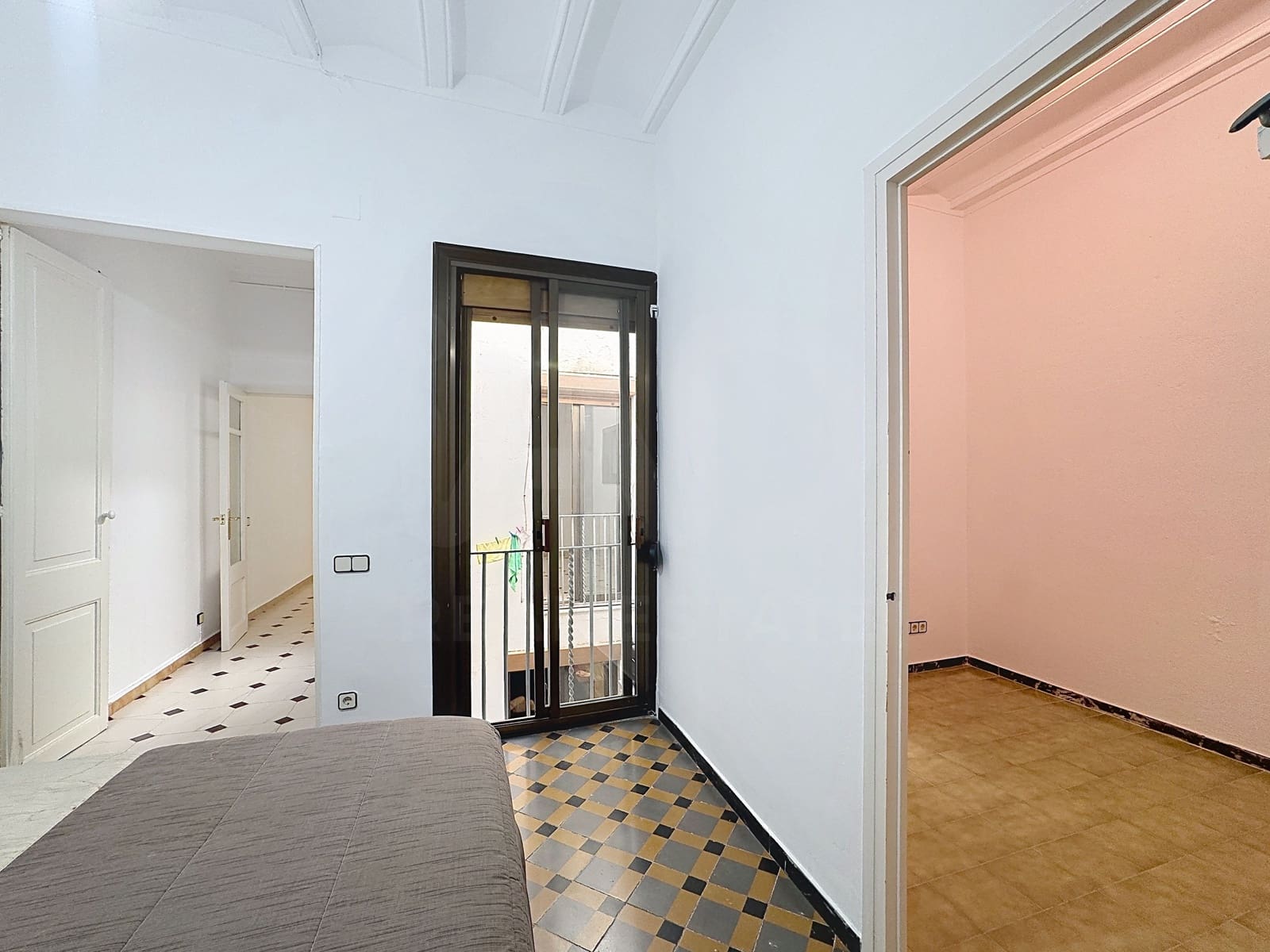 3 soveværelse Lejlighed til salg i Barcelona by - € 250.000 (Ref: 9993580)