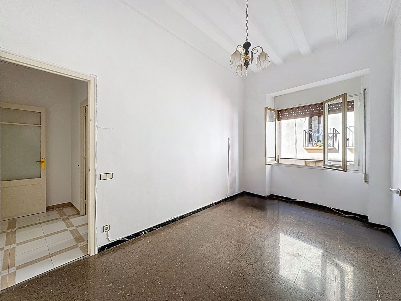 3 soveværelse Lejlighed til salg i Barcelona by - € 250.000 (Ref: 9993580)