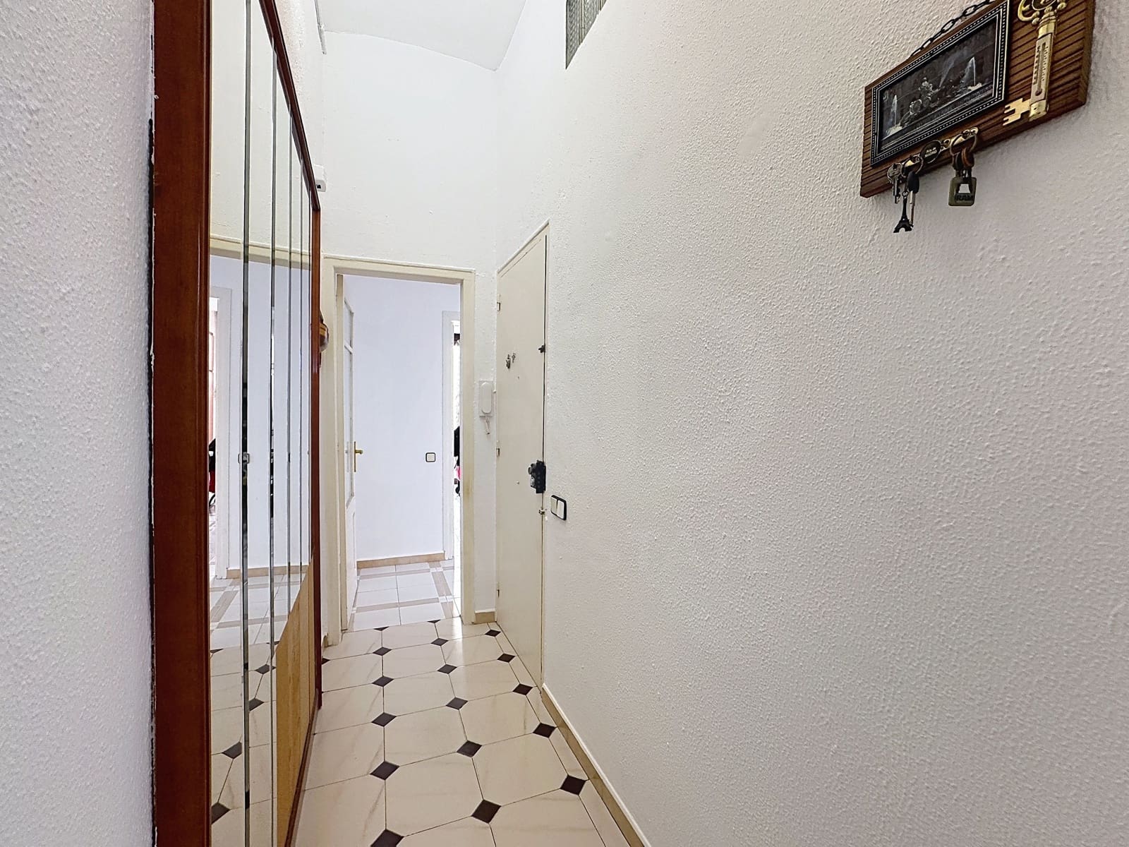 3 soveværelse Lejlighed til salg i Barcelona by - € 250.000 (Ref: 9993580)