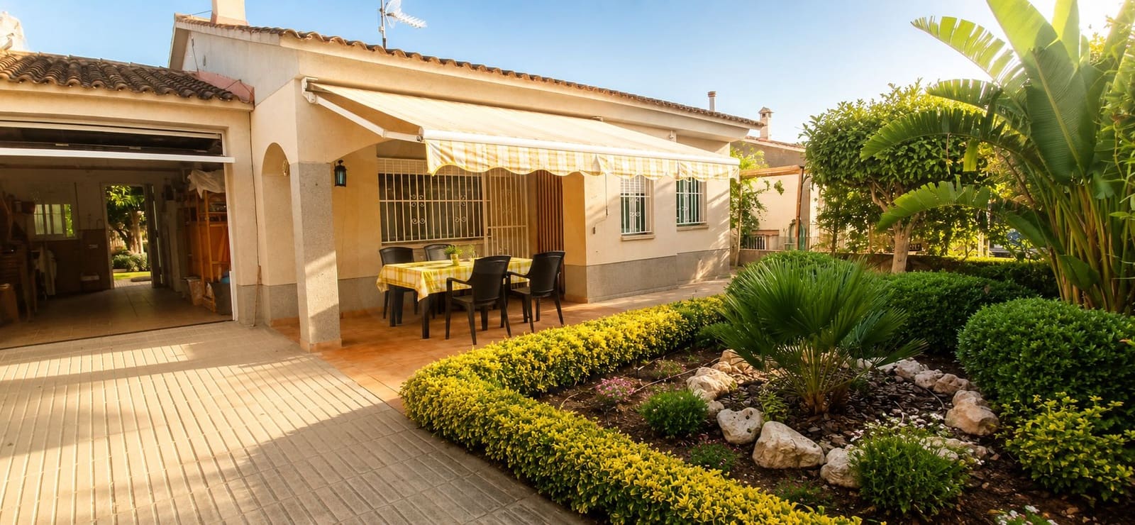 3 chambre Villa/Maison Mitoyenne à vendre à Barcelone ville avec piscine garage - 345 000 € (Ref: 9993583)