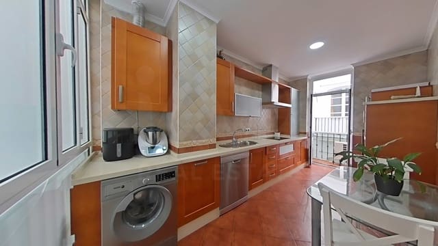 4 soverom Leilighet til salgs i Centro Histórico, Cádiz by - € 353 000 (Ref: 9993588)