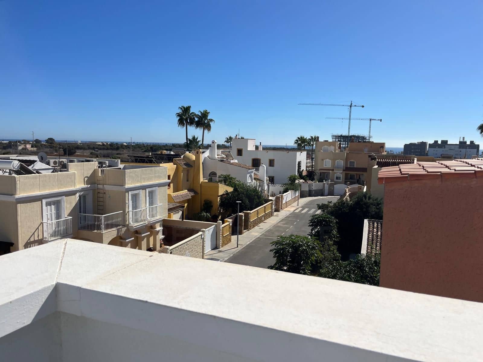 5 sypialnia Dom szeregowy na sprzedaż w Miasto Almeria z basenem garażem - 855 000 € (Ref: 9993592)