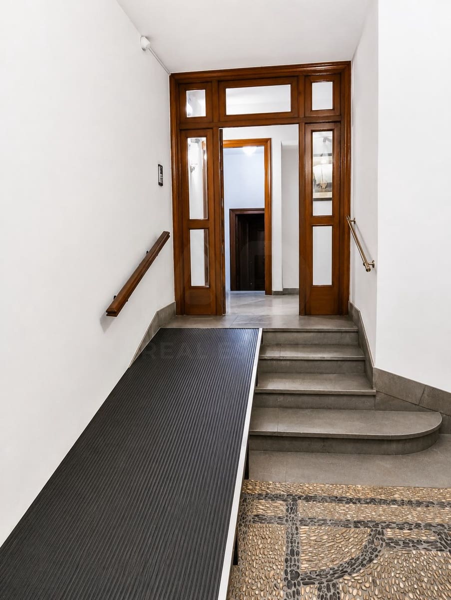 4 soveværelse Lejlighed til salg i Cordoba by med garage - € 700.000 (Ref: 9993594)