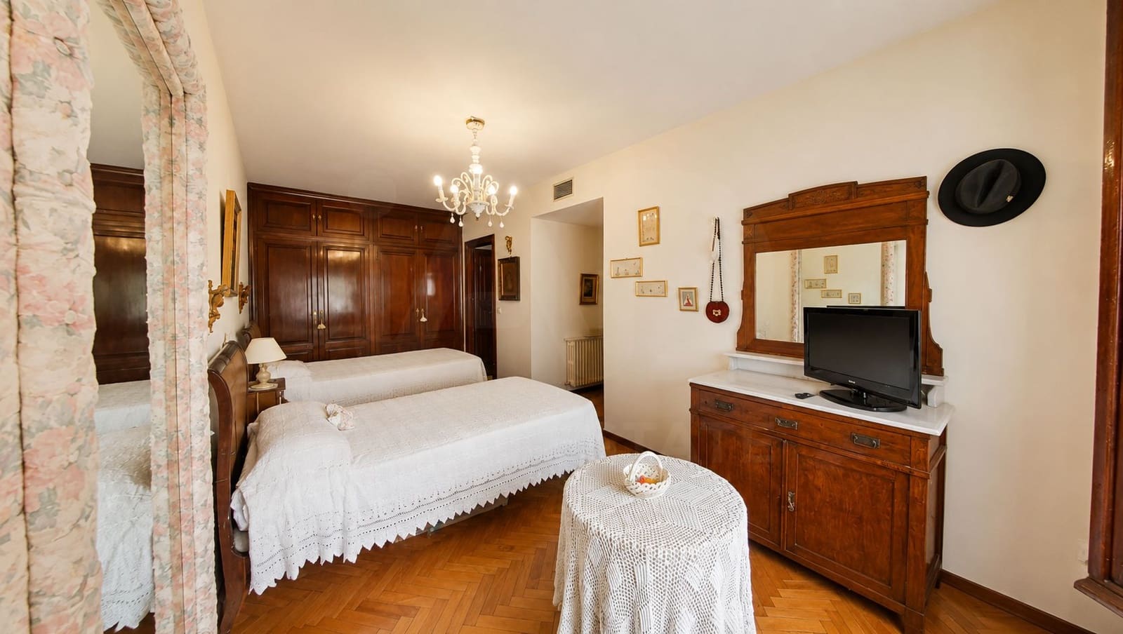 4 soveværelse Lejlighed til salg i Cordoba by med garage - € 700.000 (Ref: 9993594)