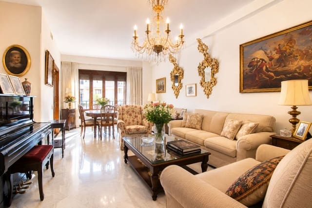 4 soveværelse Lejlighed til salg i Centro Comercial, Córdoba by med garage - € 700.000 (Ref: 9993594)