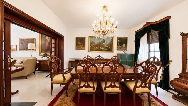 4 soveværelse Lejlighed til salg i Centro Comercial, Córdoba by med garage - € 700.000 (Ref: 9993594)
