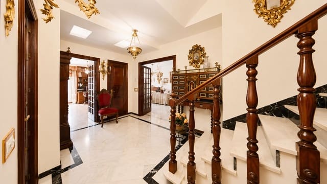 4 soveværelse Lejlighed til salg i Centro Comercial, Córdoba by med garage - € 700.000 (Ref: 9993594)