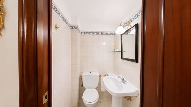 4 soveværelse Lejlighed til salg i Centro Comercial, Córdoba by med garage - € 700.000 (Ref: 9993594)