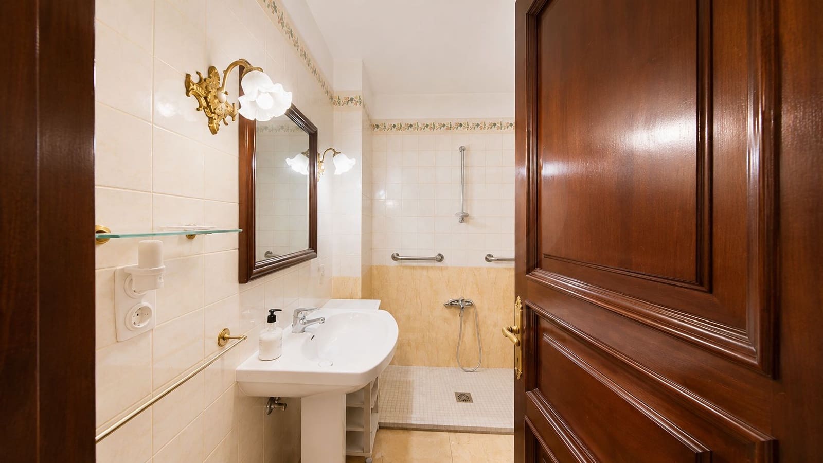 4 soveværelse Lejlighed til salg i Cordoba by med garage - € 700.000 (Ref: 9993594)