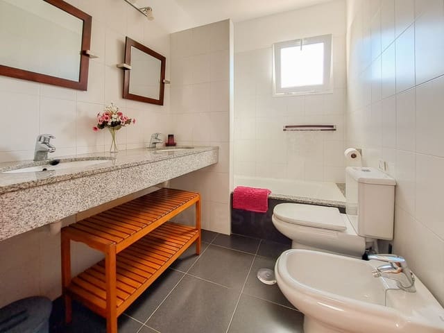 3 slaapkamer Huis te koop in Playa Blanca, Yaiza met zwembad garage - € 625.000 (Ref: 9993596)