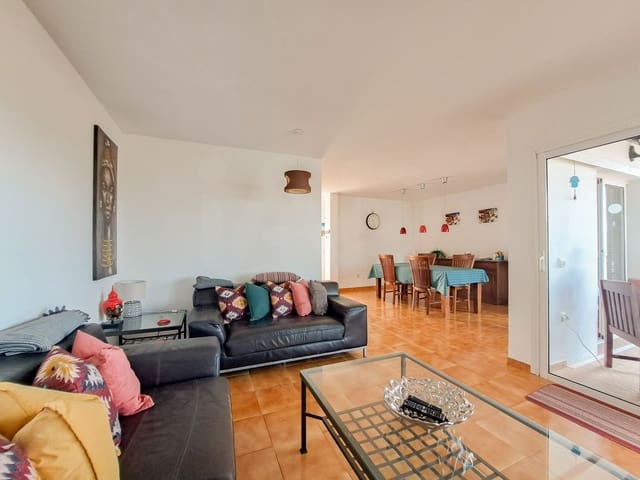 3 slaapkamer Huis te koop in Playa Blanca, Yaiza met zwembad garage - € 625.000 (Ref: 9993596)