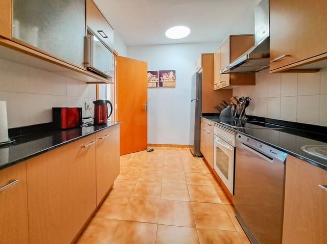 3 slaapkamer Huis te koop in Playa Blanca, Yaiza met zwembad garage - € 625.000 (Ref: 9993596)