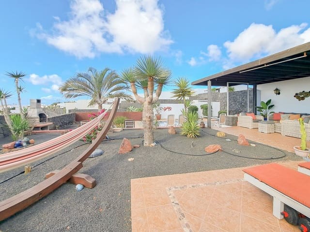 3 slaapkamer Huis te koop in Playa Blanca, Yaiza met zwembad garage - € 625.000 (Ref: 9993596)
