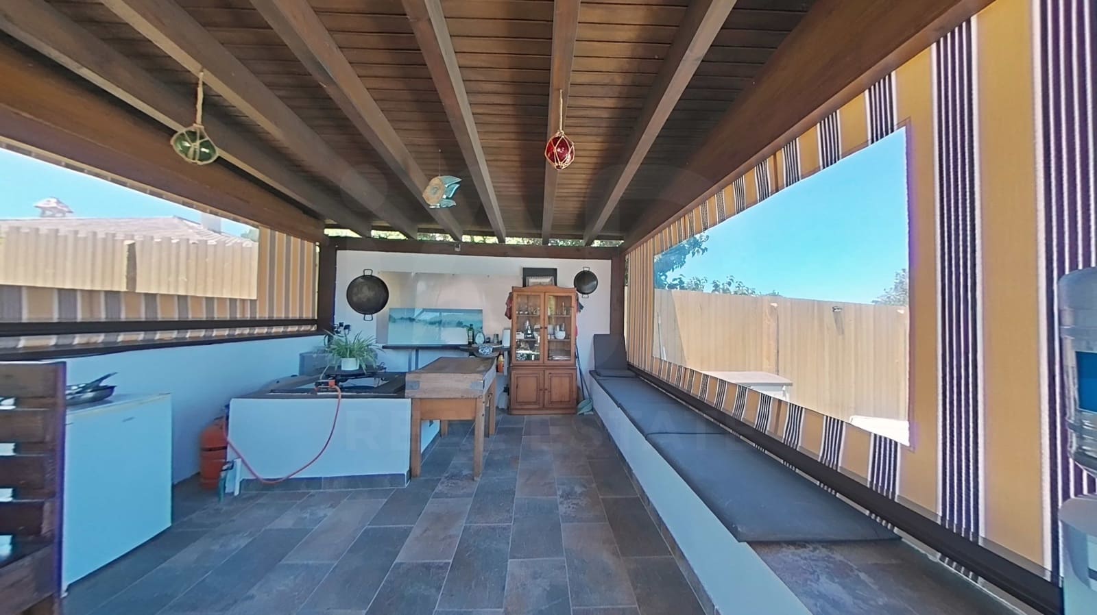 Casa de 3 habitaciones en Cádiz ciudad en venta con piscina garaje - 590.000 € (Ref: 9993714)