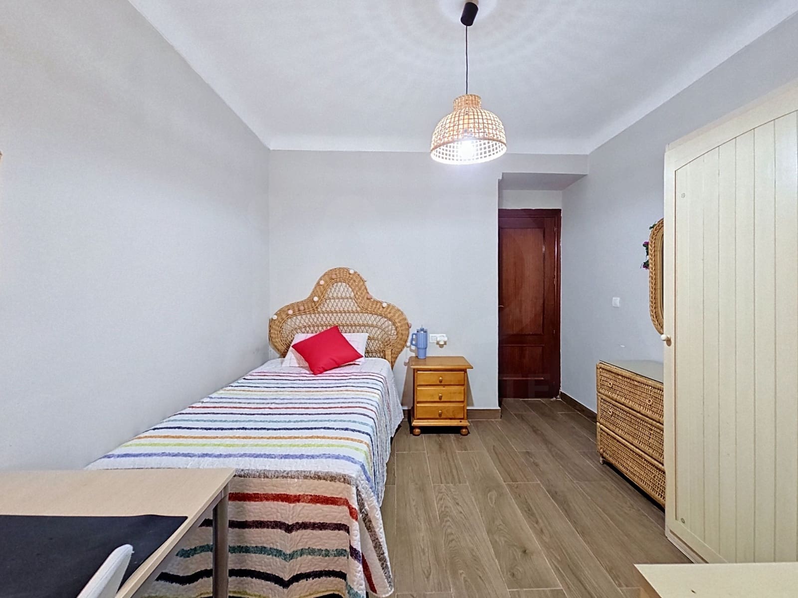 Apartamento de 4 habitaciones en Granada ciudad en venta - 330.000 € (Ref: 9993717)