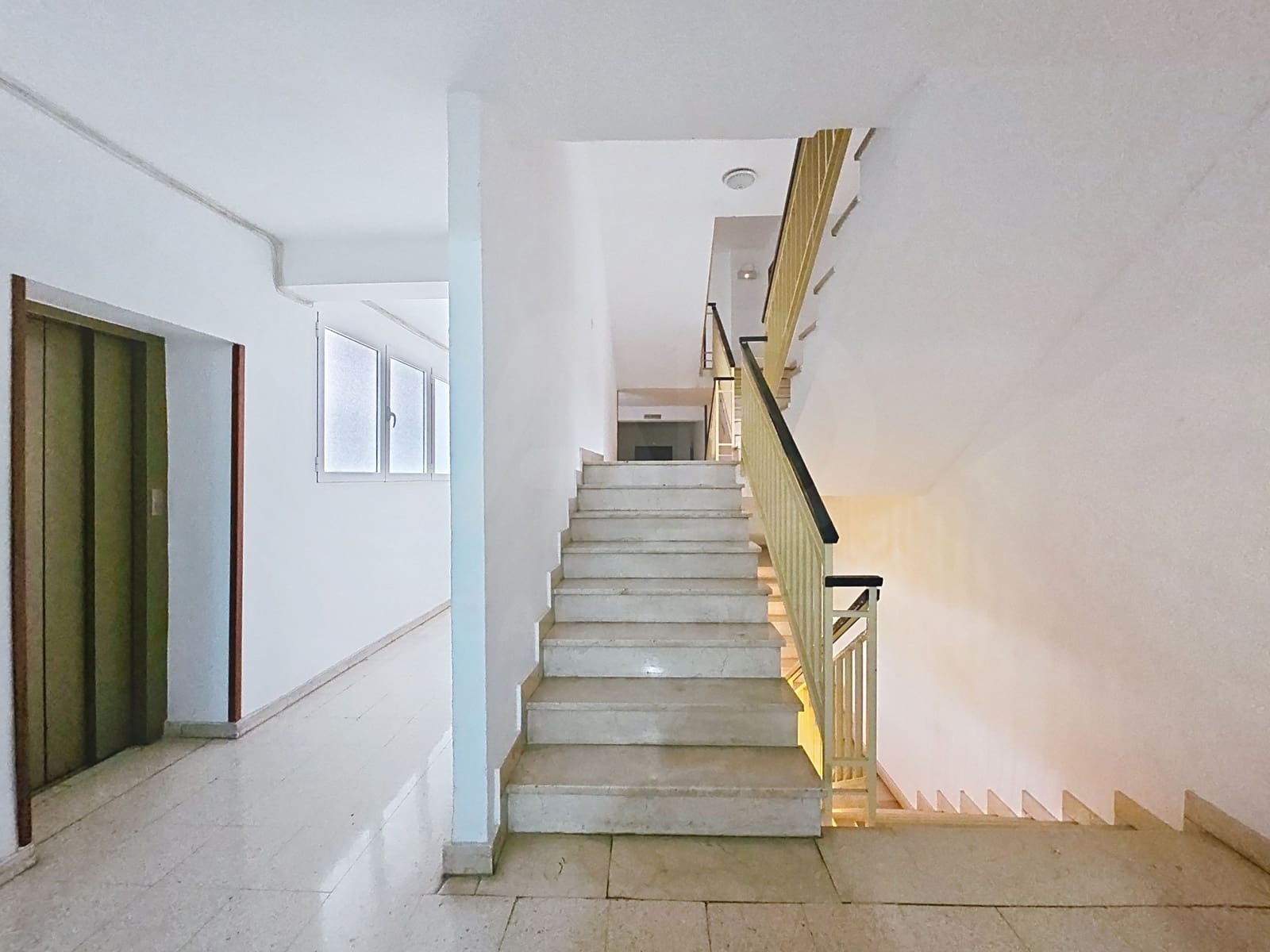 Apartamento de 4 habitaciones en Granada ciudad en venta - 330.000 € (Ref: 9993717)